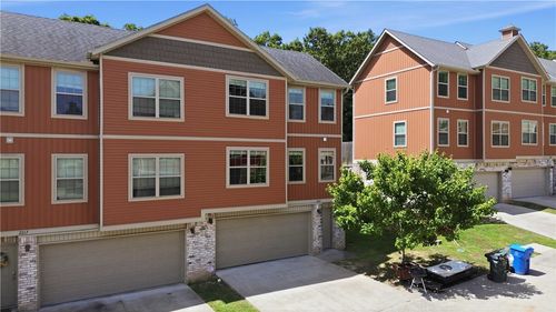 2821 W Cottonwillow Way, Fayetteville, AR, 72704-5136 | Card Image
