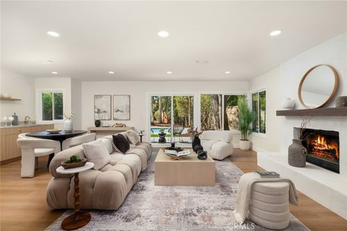17331 Labrador St, Northridge, CA, 91325-1846 | Card Image