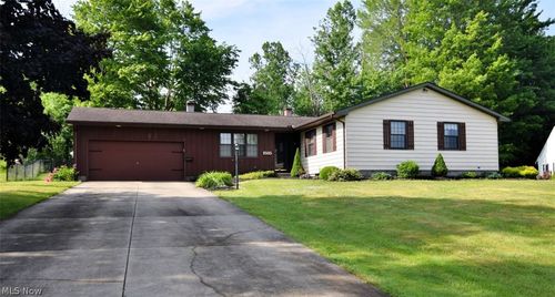 1585 Hemlock Dr, Ashtabula, OH, 44004-9361 | Card Image
