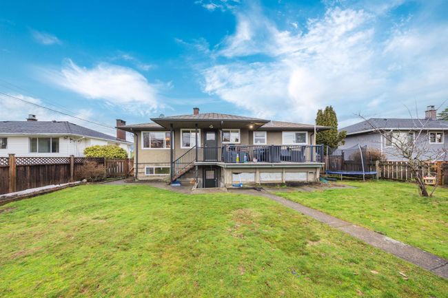 4856 Fairlawn Drive, House other with 5 bedrooms, 2 bathrooms and 1 parking in Burnaby BC | Image 14