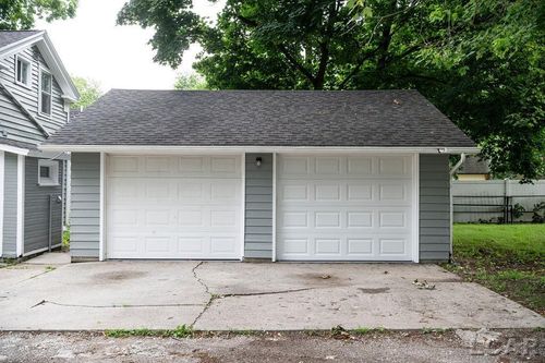 227 Jordan St, Adrian, MI, 49221-3352 | Card Image