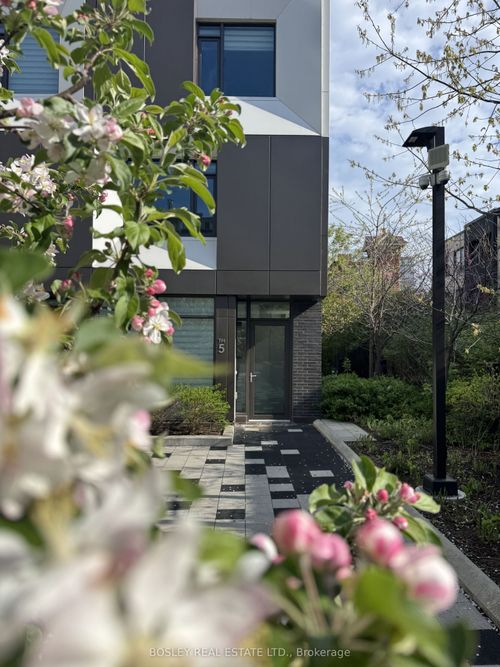 th05-51 Paul Lane Gdns, Toronto, ON, M5T0E1 | Card Image