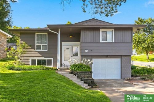 9804 Ruggles St, Omaha, NE, 68134-3746 | Card Image