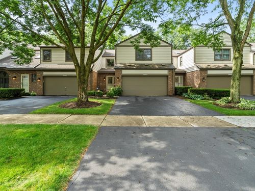 23W505 Green Trails Dr, Naperville, IL, 60540-9412 | Card Image