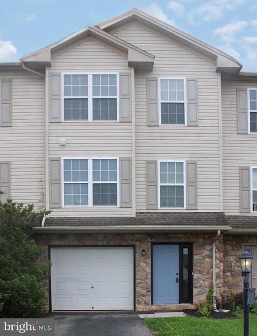 450 Fisher Dr, YORK, PA, 17404-8563 | Card Image