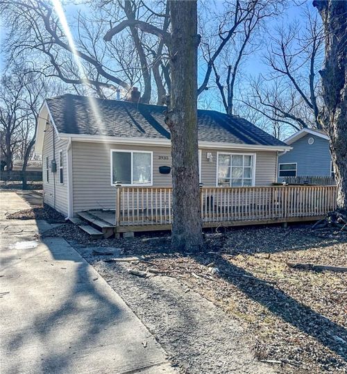 3935 E Hickory St, Decatur, IL, 62526-5607 | Card Image