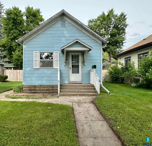 613 N Cedar St, Luverne, MN, 56156-1517 | Card Image