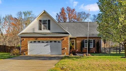 3225 Knoll Ridge Dr, Walkertown, NC, 27051-9141 | Card Image