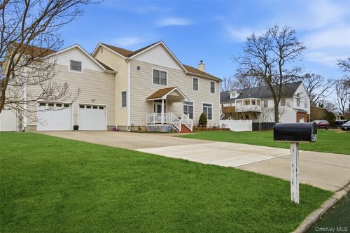 471 Southport St, Ronkonkoma, NY, 11779-6262 | Card Image