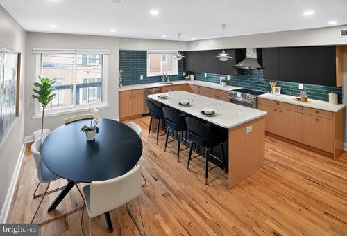 762 N Taylor St, PHILADELPHIA, PA, 19130-2512 | Card Image