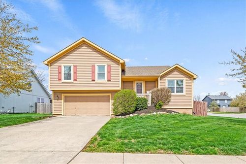 964 Witch Hollow St, Gardner, KS, 66030-1795 | Card Image