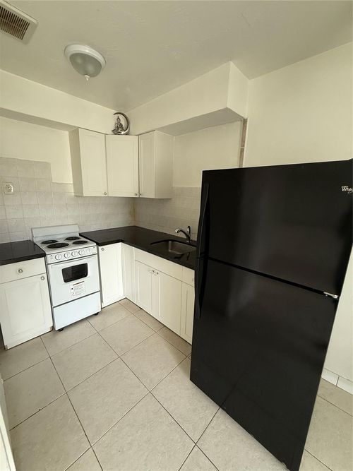 2213 Lincoln St, Hollywood, FL, 33020-3966 | Card Image