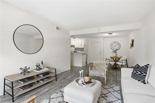 276-18620 Hatteras, Tarzana, CA, 91356 | Card Image