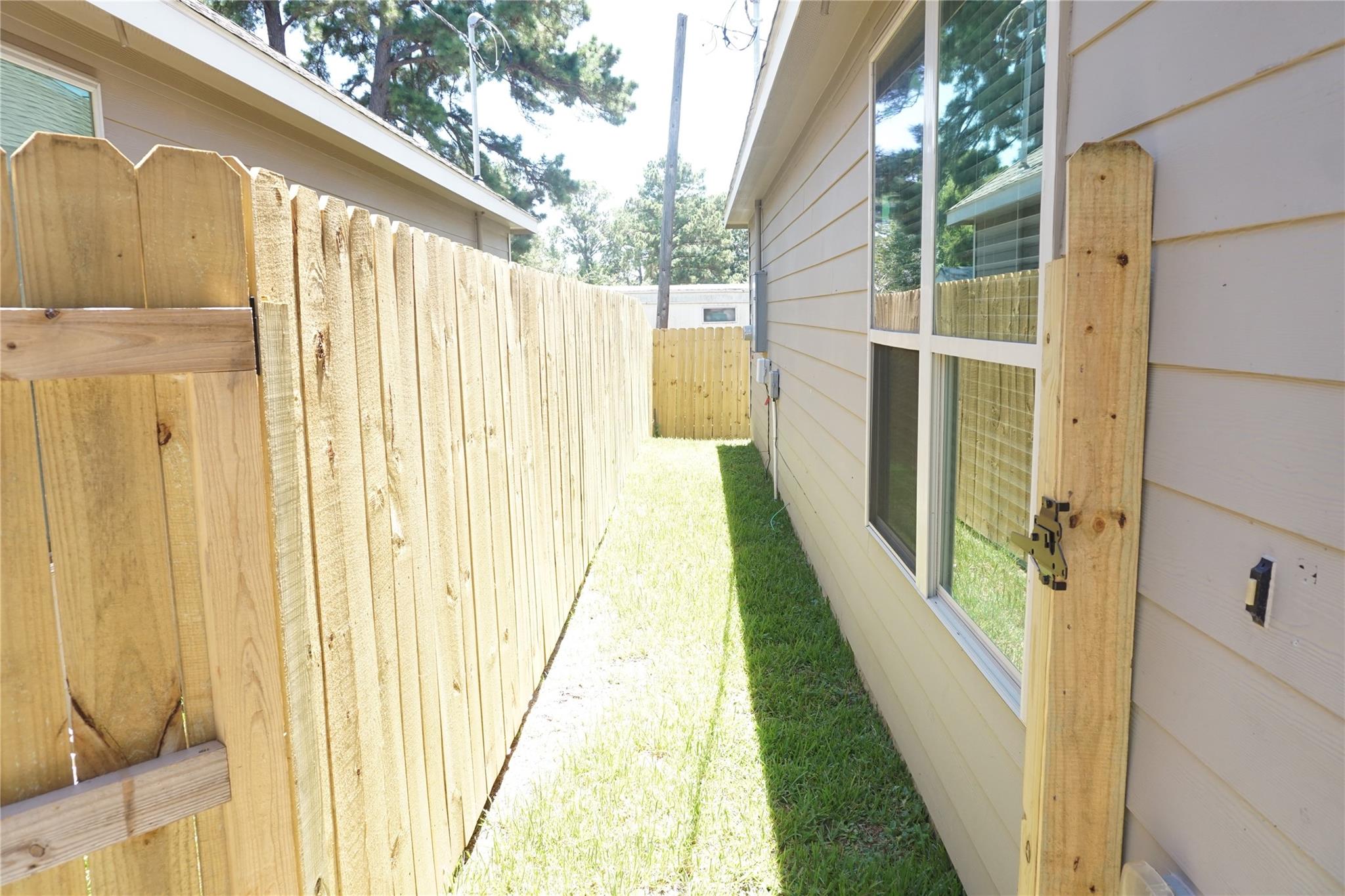 Residential Lease in Willis 3