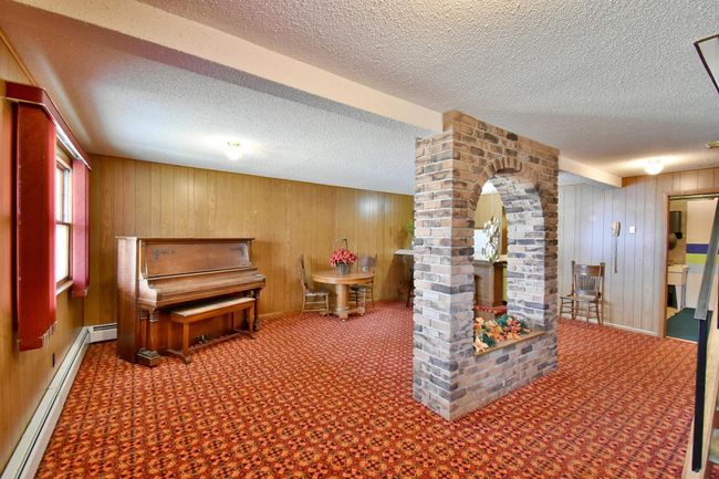 LL family room | Image 22