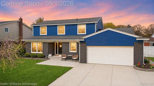 16601 Golfview St, Livonia, MI, 48154-2139 | Card Image