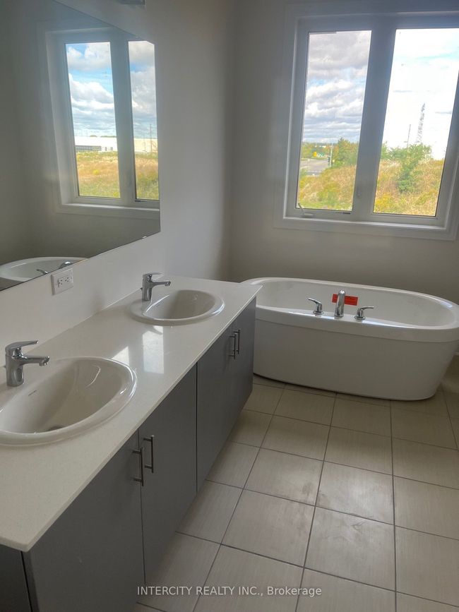 132 Mumbai Dr, House attached with 3 bedrooms, 4 bathrooms and 1 parking in Markham ON | Image 11