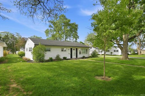 866 W Franklin St, Berne, IN, 46711-2038 | Card Image