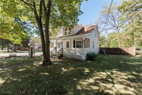 886 Archer Rd, Bedford, OH, 44146-2978 | Card Image