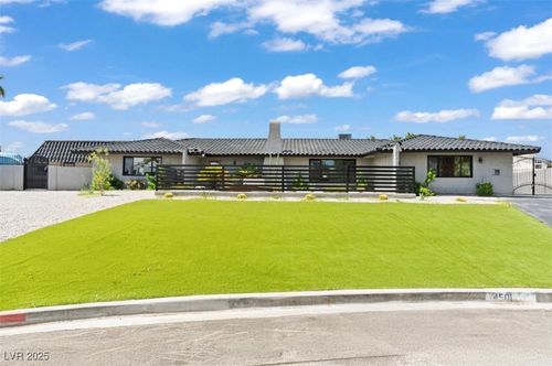 4501 Woodcrest Rd, Las Vegas, NV, 89121-4922 | Card Image