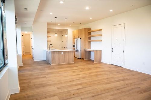 apt-1504-2940 Baltimore Ave, Kansas City, MO, 64108-3469 | Card Image