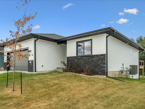 107 Huntington Dr, Iowa City, IA, 52245-4837 | Card Image