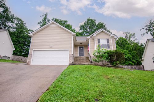 326 Chalet Cir, Clarksville, TN, 37040-1640 | Card Image