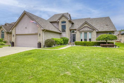54393 Amber Dr, Macomb, MI, 48042-2395 | Card Image