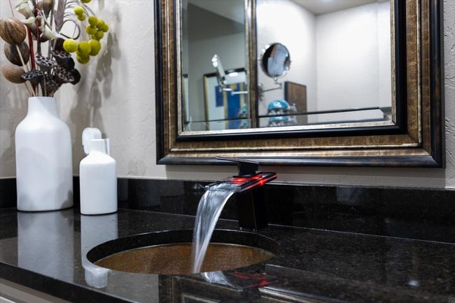 Sinks turn colors - Blue for cold, Red for Hot. | Image 32