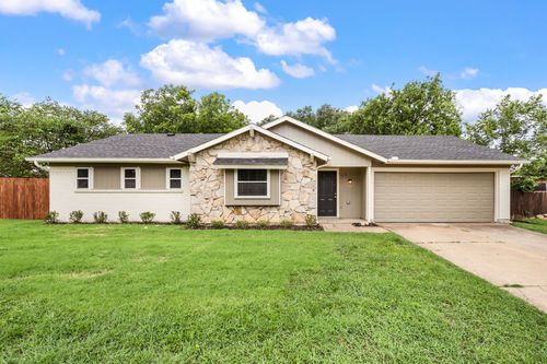 515 Brynmawr Ct, Arlington, TX, 76014-1100 | Card Image