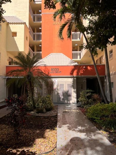 304 - 8333 Lake Dr, Condo with 1 bedrooms, 1 bathrooms and null parking in Doral FL | Image 2