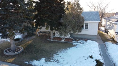 411 6 Ave W, Hanna, AB, T0J1A0 | Card Image