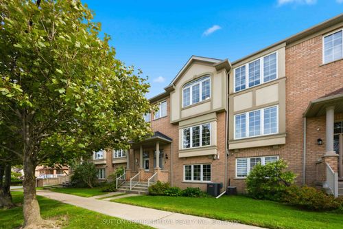 4-71 Puccini Dr, Richmond Hill, ON, L4E4X8 | Card Image