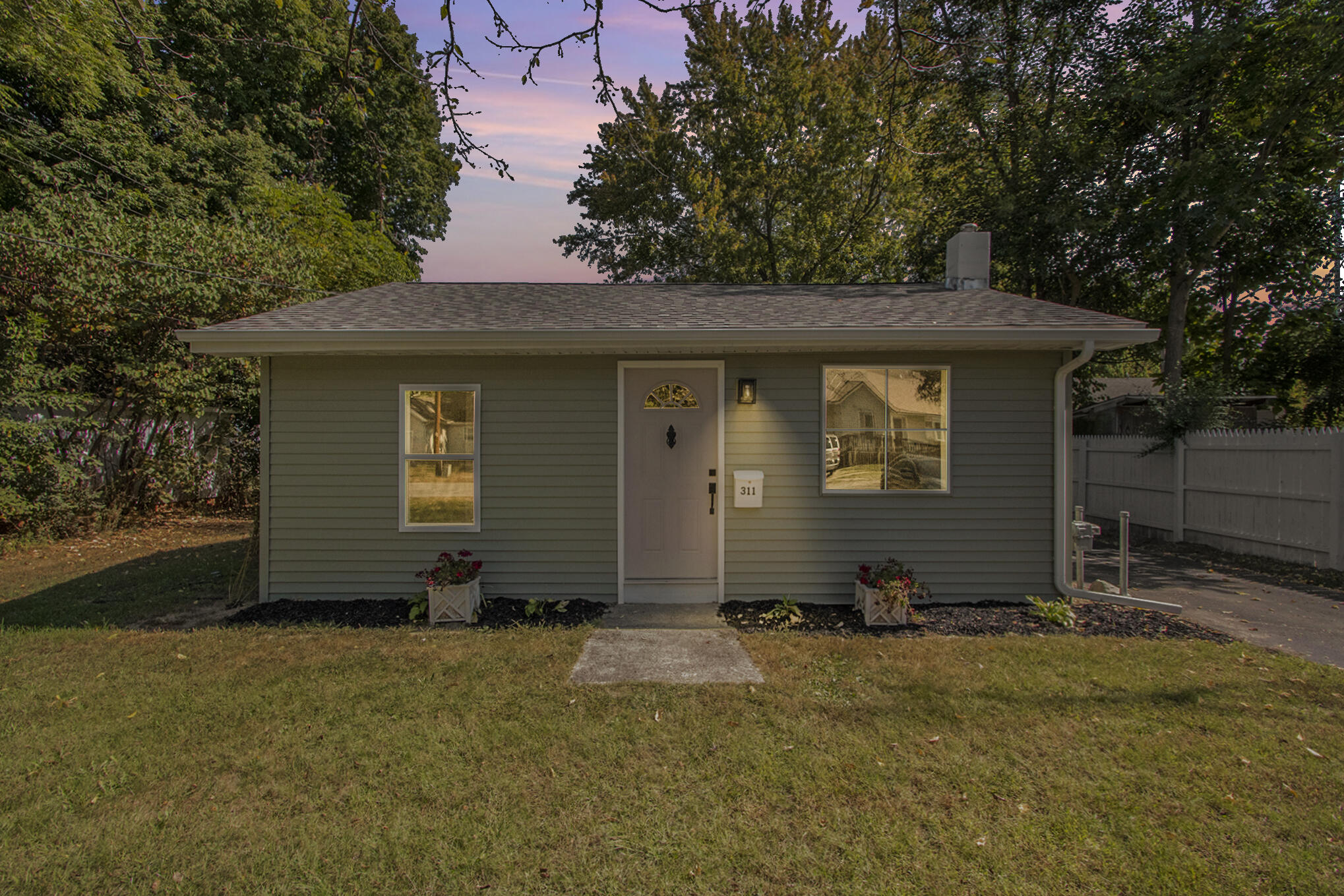 Maple St, Hartford, MI 49057
