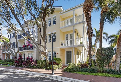 1037 W Heritage Club Cir, Delray Beach, FL, 33483-3480 | Card Image