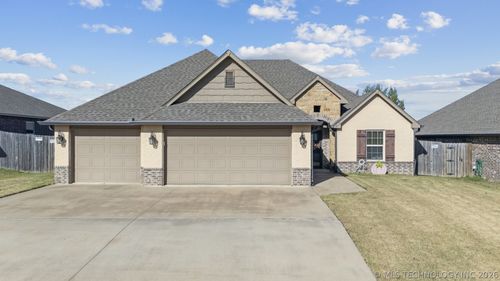 1108 Colhurst Ln, Claremore, OK, 74019-2317 | Card Image