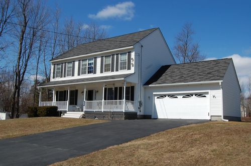 214 Dearborn Road, Pembroke, NH, 03275 | Card Image