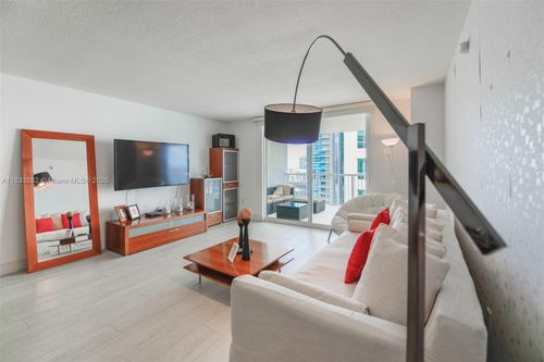 apt-3514-1200 Brickell Bay Dr, Miami, FL, 33131-3272 | Card Image