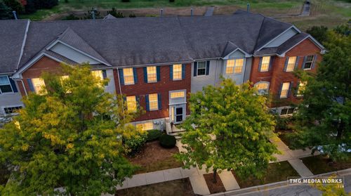 815 Lewisburg Ln, Aurora, IL, 60504-2115 | Card Image