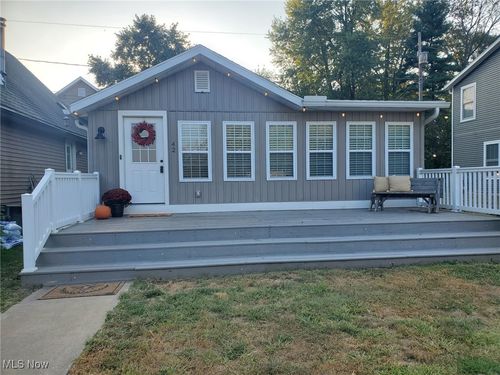 42-8177 S Cleveland Massillon Rd, Clinton, OH, 44216-8910 | Card Image