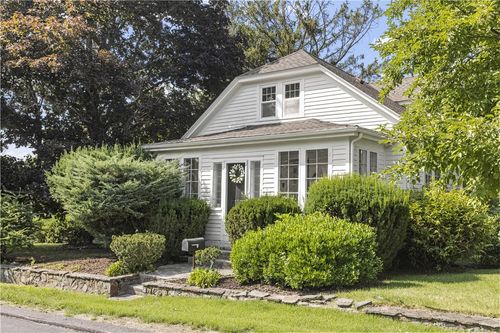 90 Hilltop Rd, East Providence, RI, 02914-4246 | Card Image