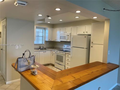 502-3100 W Rolling Hills Cir, Davie, FL, 33328-1949 | Card Image