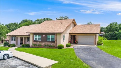 2 Walter Dr, Bella Vista, AR, 72714-3221 | Card Image