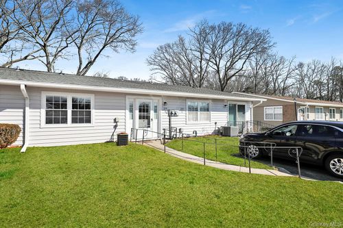 b-279 Berwick Ct, Ridge, NY, 11961-1113 | Card Image
