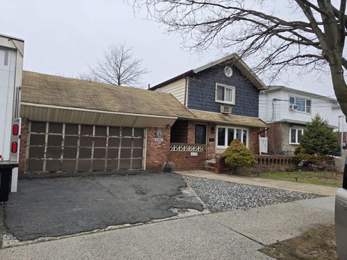 135 124th St, South Ozone Park, NY, 11420-3727 | Card Image