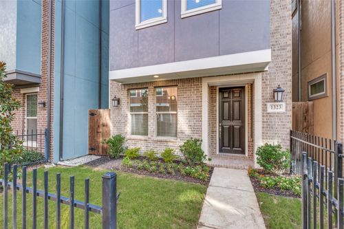 1323 Arch Pl, Dallas, TX, 75215-1907 | Card Image