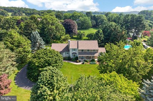 153 E Doe Run Rd, Kennett Square, PA, 19348-1539 | Card Image
