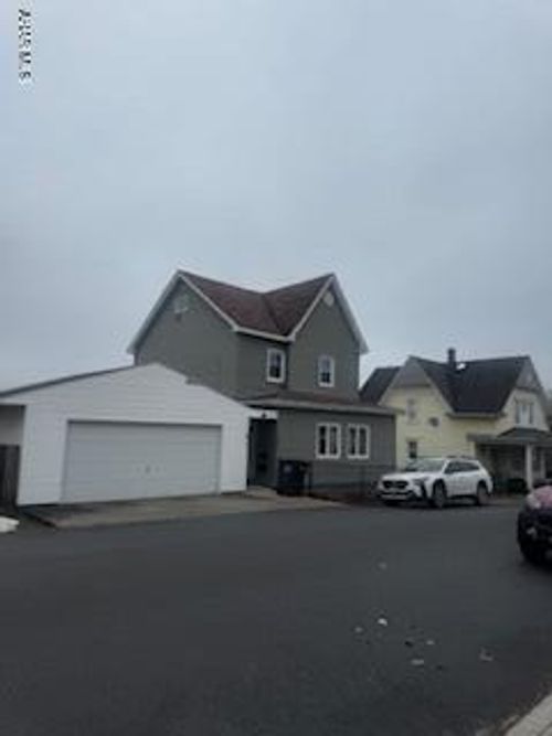 1506 N 8th Ave, Altoona, PA, 16601-6324 | Card Image