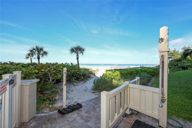 Entrance to residents only beach | Image 33