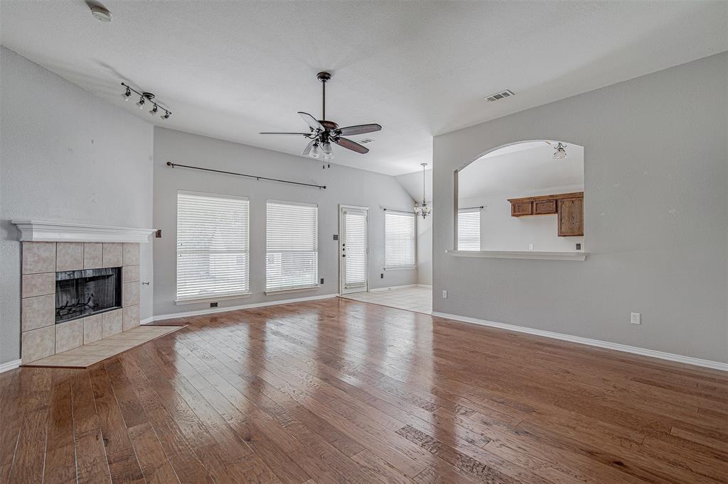 Oakbrook Dr, Burleson, TX 76028